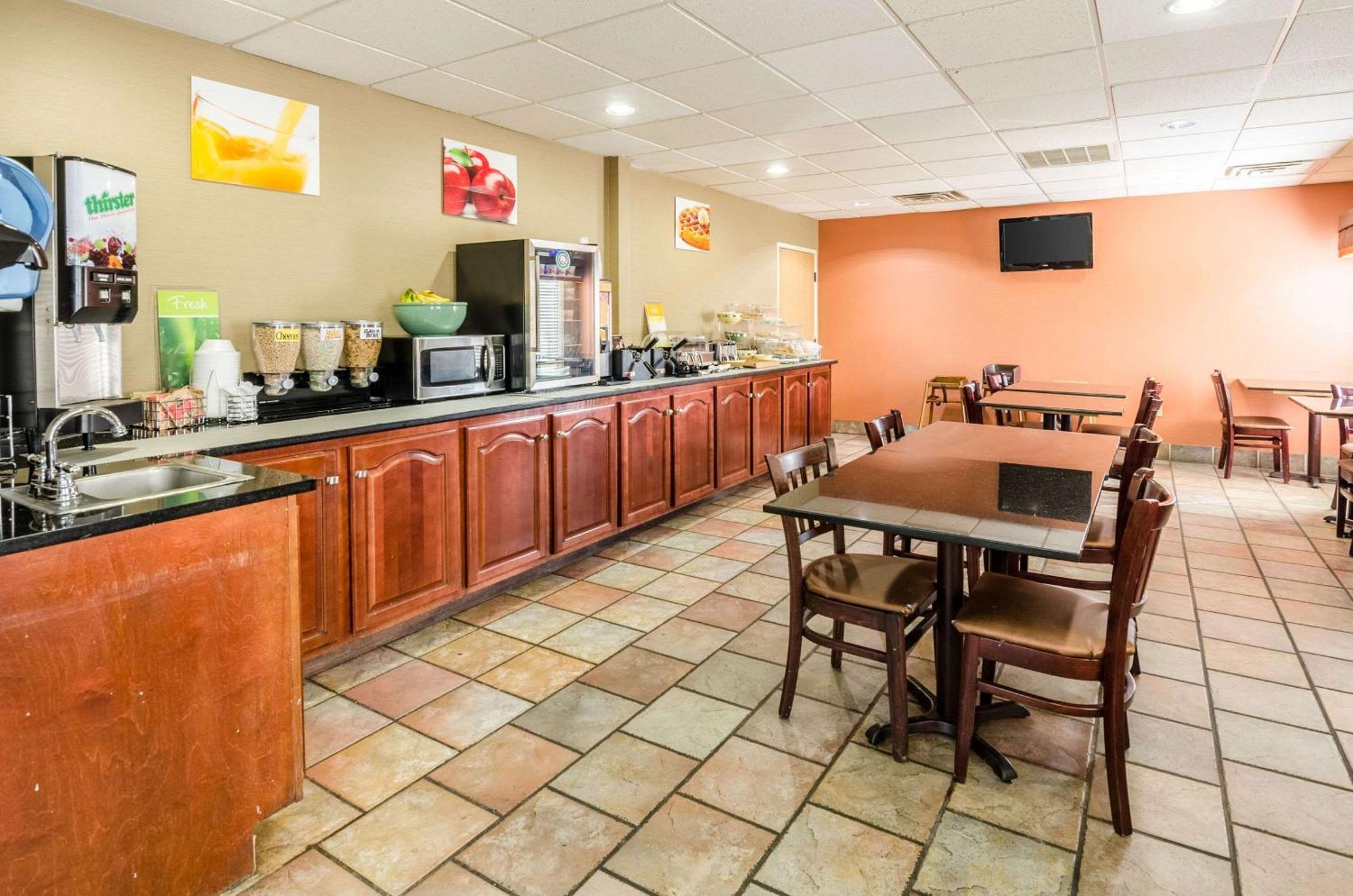 Spark By Hilton Wytheville East Main Street Extérieur photo