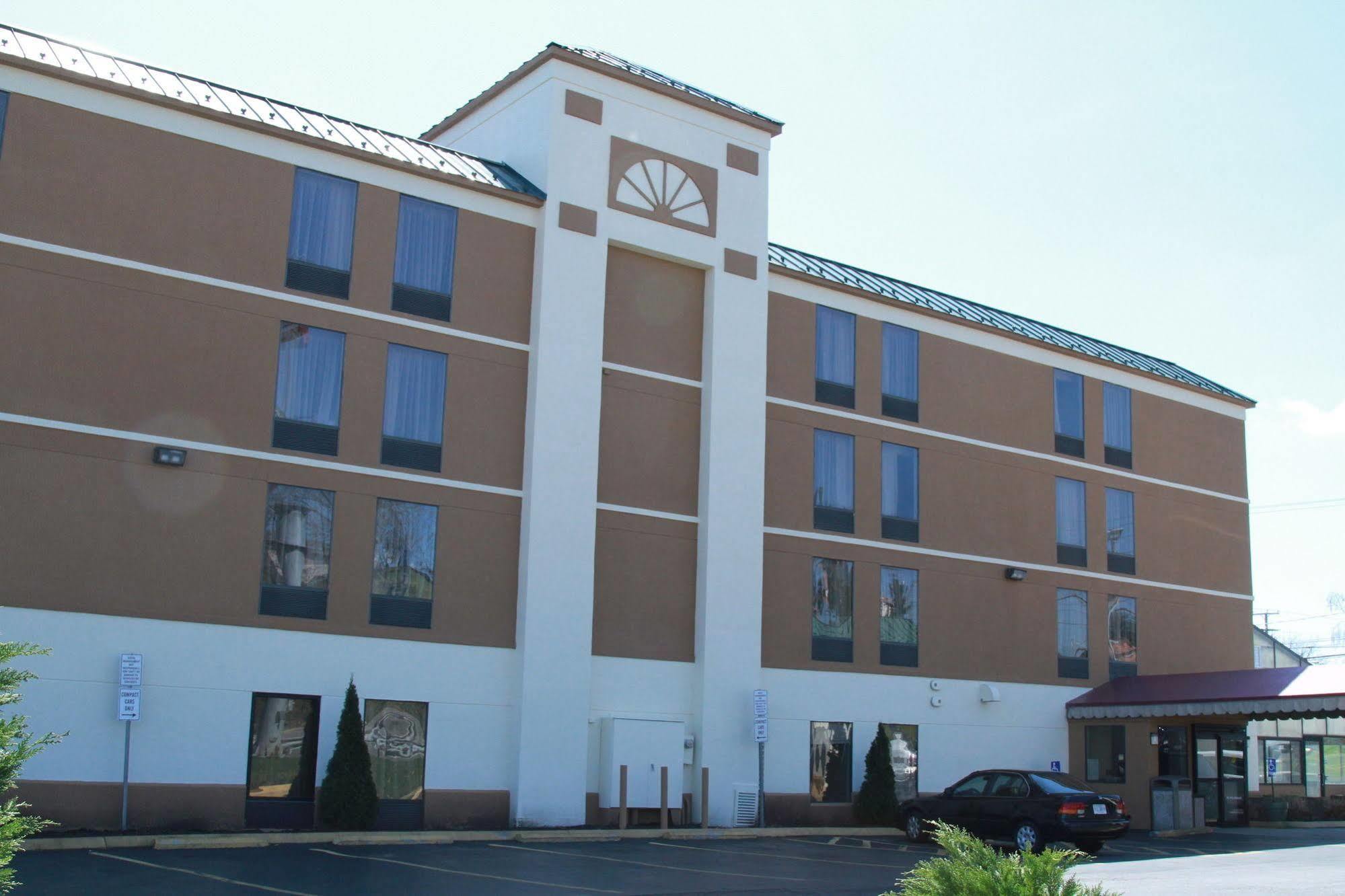 Spark By Hilton Wytheville East Main Street Extérieur photo